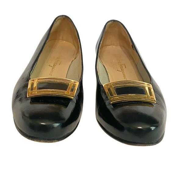 SALVATORE FERRAGAMO BLACK PATENT LEATHER GOLD METALLIC BUCKLE PUMPS - 9A - Picture 2 of 9